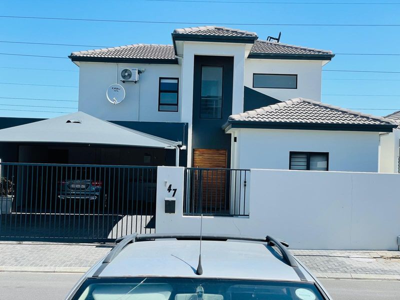 Luxurious Fully Furnished 3-Bedroom Home for Rent – Parklands North - 1st March - Photo 2