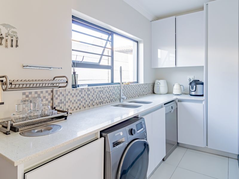 Luxurious Fully Furnished 3-Bedroom Home for Rent – Parklands North - 1st March - Photo 6