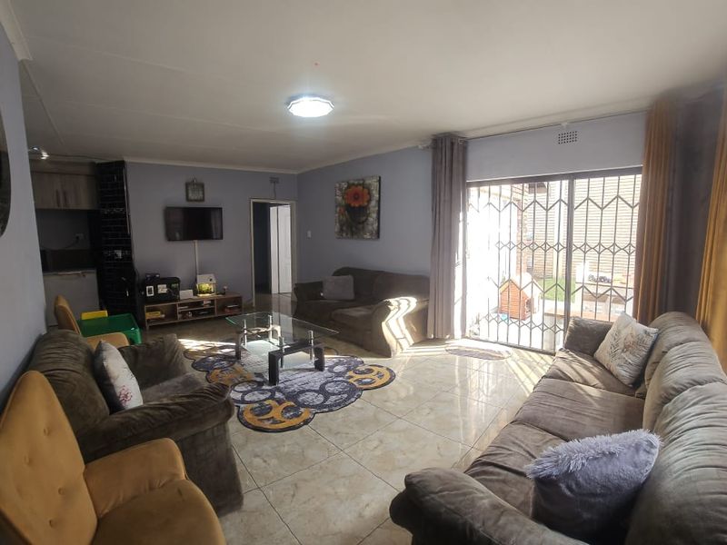4 Bedroom Townhouse For Sale  in Benoni Central - Photo 8