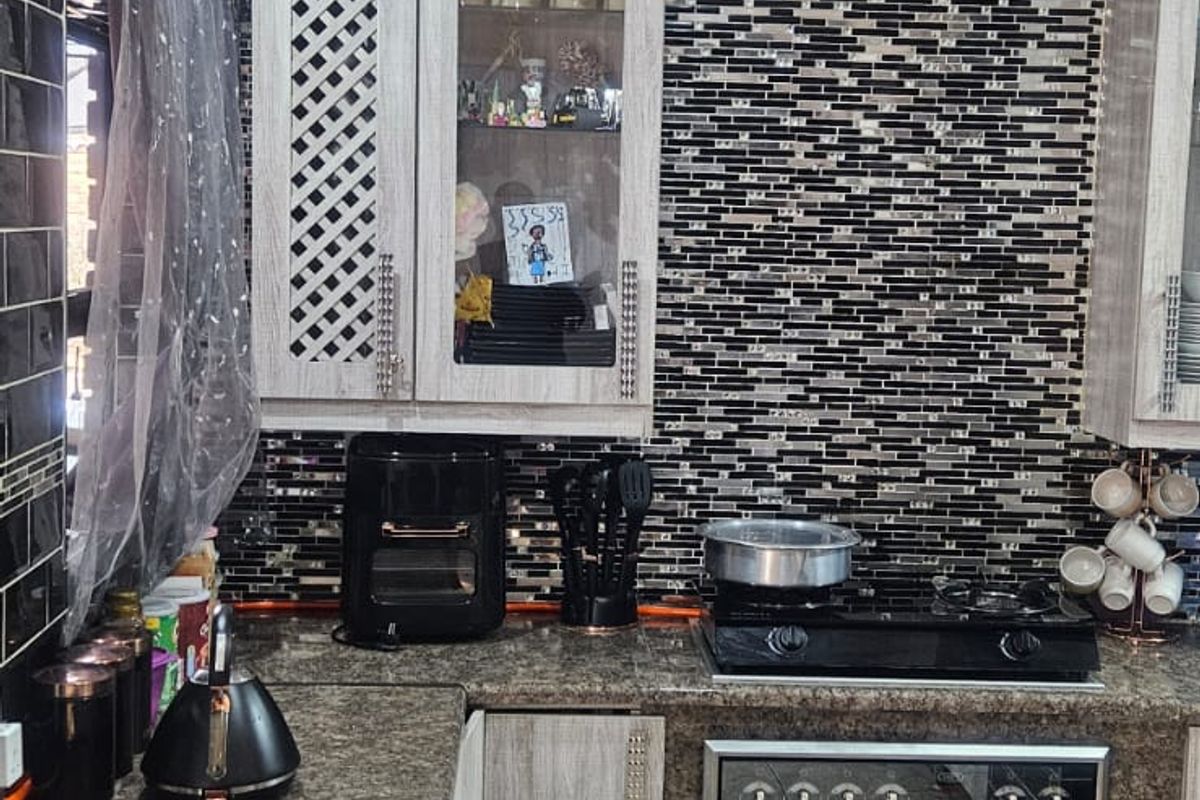 4 Bedroom Townhouse For Sale  in Benoni Central - Photo 4