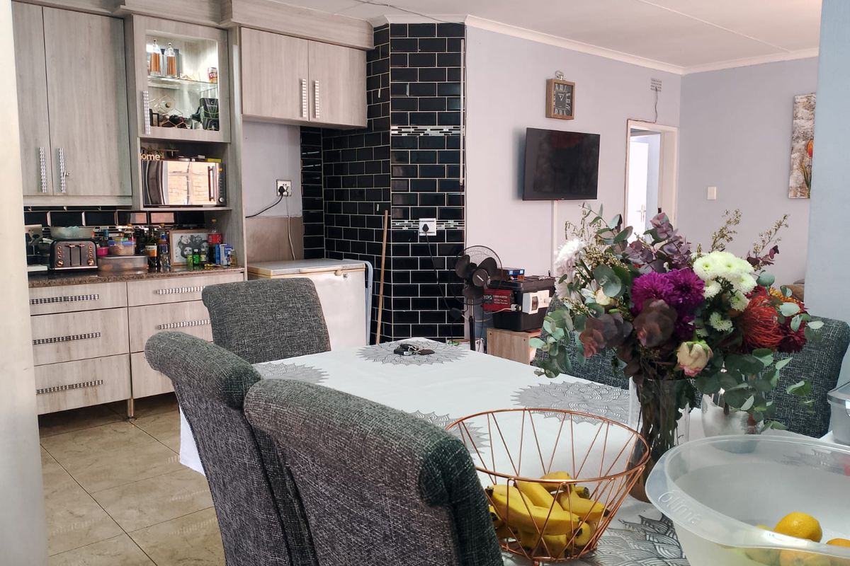 4 Bedroom Townhouse For Sale  in Benoni Central - Photo 3
