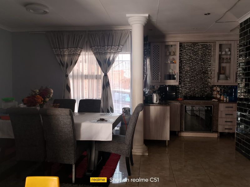 4 Bedroom Townhouse For Sale  in Benoni Central - Photo 2
