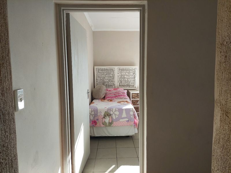 3 Bedroom with a Study To Let in West Acres - Photo 10