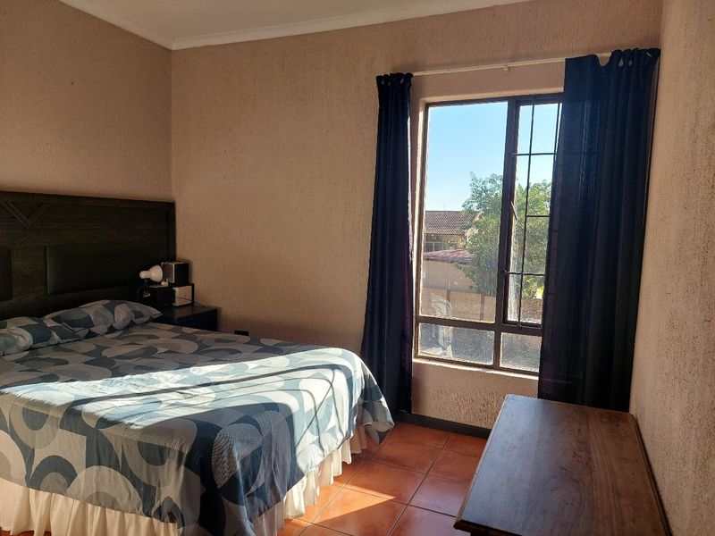 3 Bedroom with a Study To Let in West Acres - Photo 9