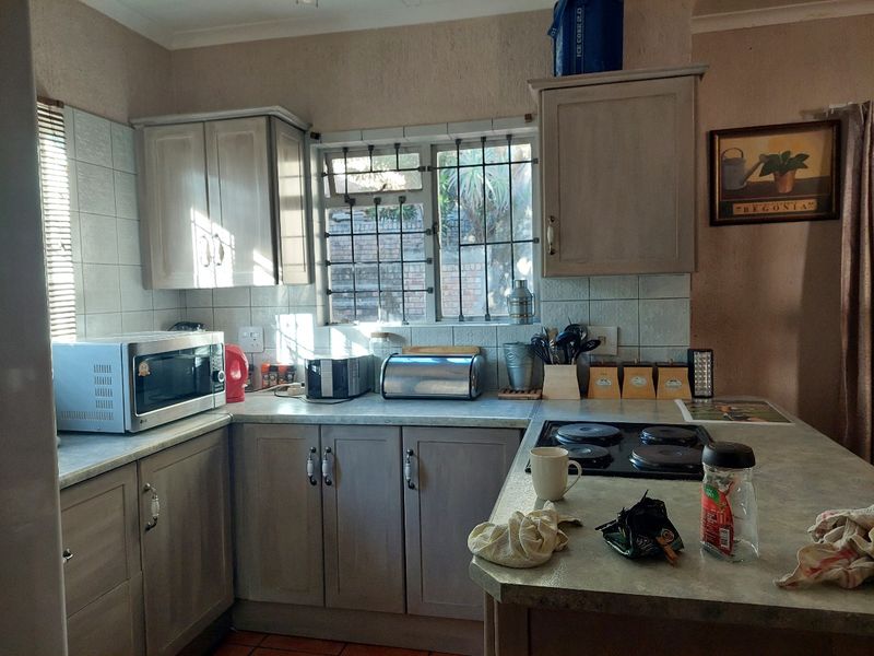 3 Bedroom with a Study To Let in West Acres - Photo 6