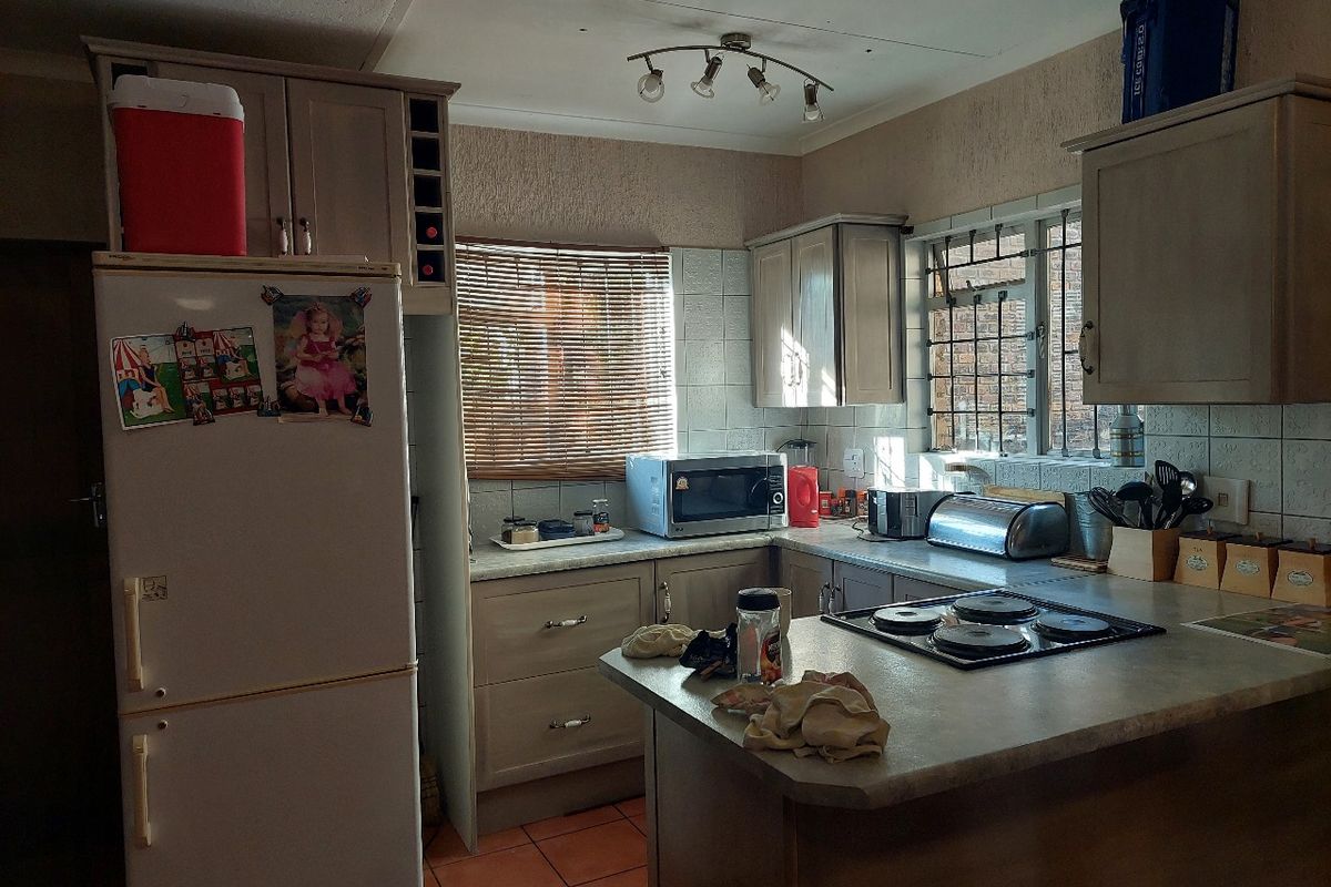 3 Bedroom with a Study To Let in West Acres - Photo 5