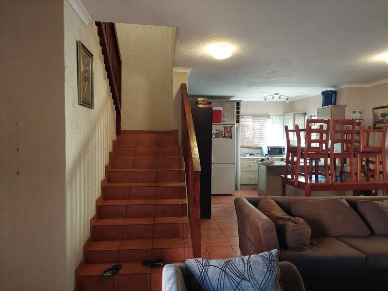 3 Bedroom with a Study To Let in West Acres - Photo 4
