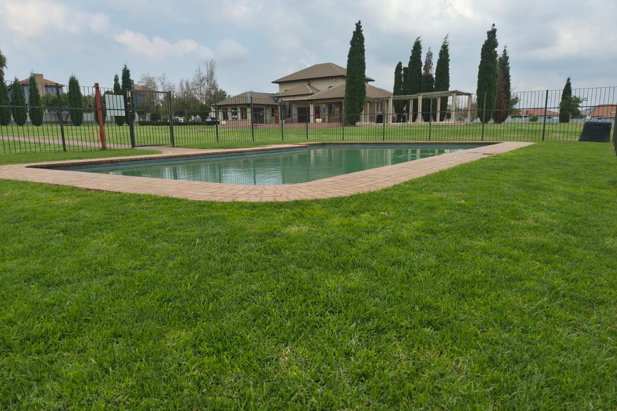 3 bedroom 2 baths - Photo 4