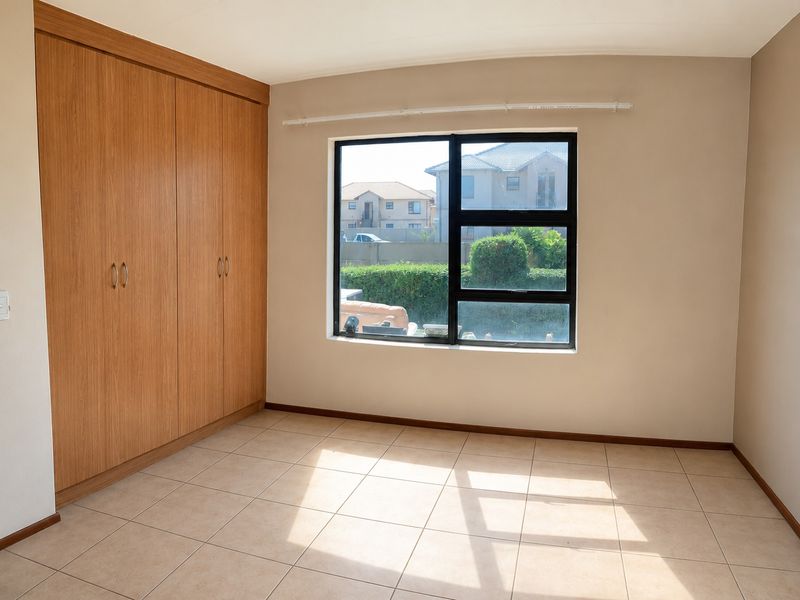 3 bedroom 2 baths - Photo 2