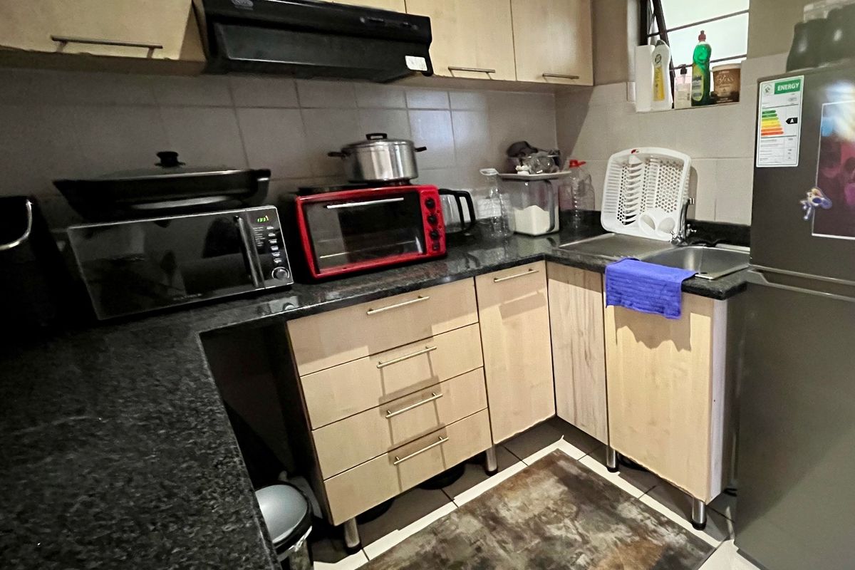 1 Bedroom Apartment to Let In Jones Place - Photo 4