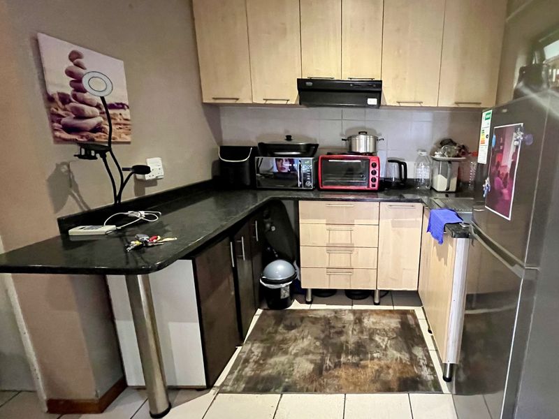 1 Bedroom Apartment to Let In Jones Place - Photo 3