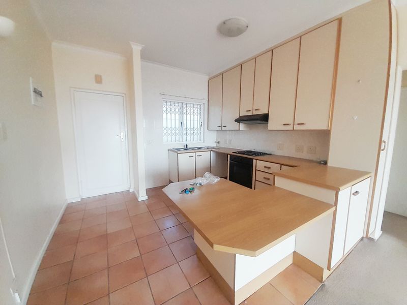 SUMMERSTRAND 2 BED 2 BATH WITH PARKING FOR RENT - Photo 2