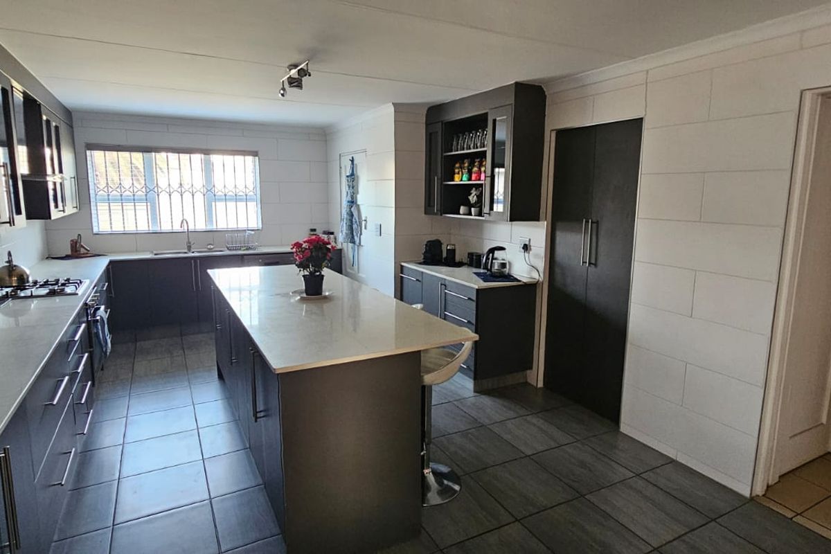 3 Bedroom House For sale In Dalview - Photo 4