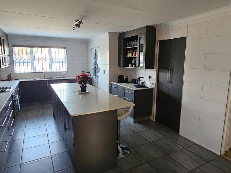 3 Bedroom House For sale In Dalview - Photo 4