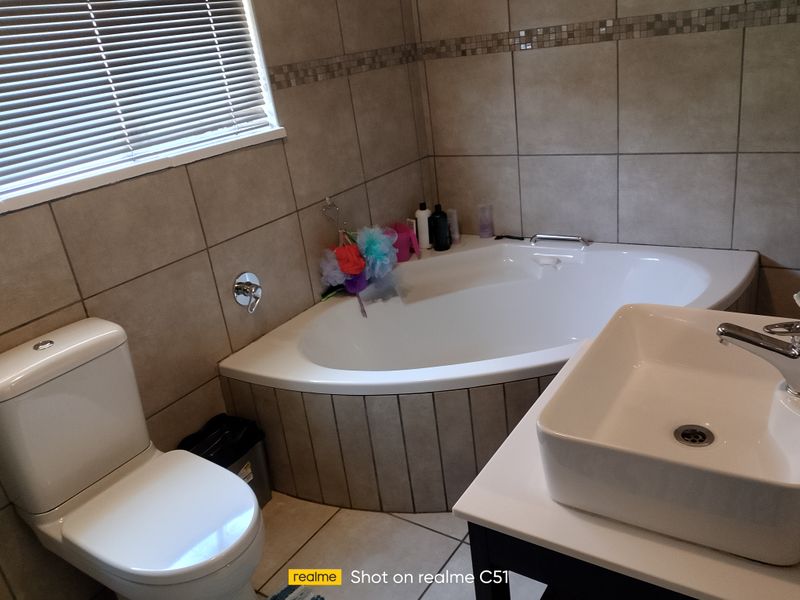 3 Bedroom House For sale In Dalview - Photo 8