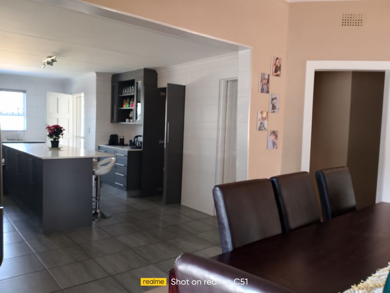 3 Bedroom House For sale In Dalview - Photo 2