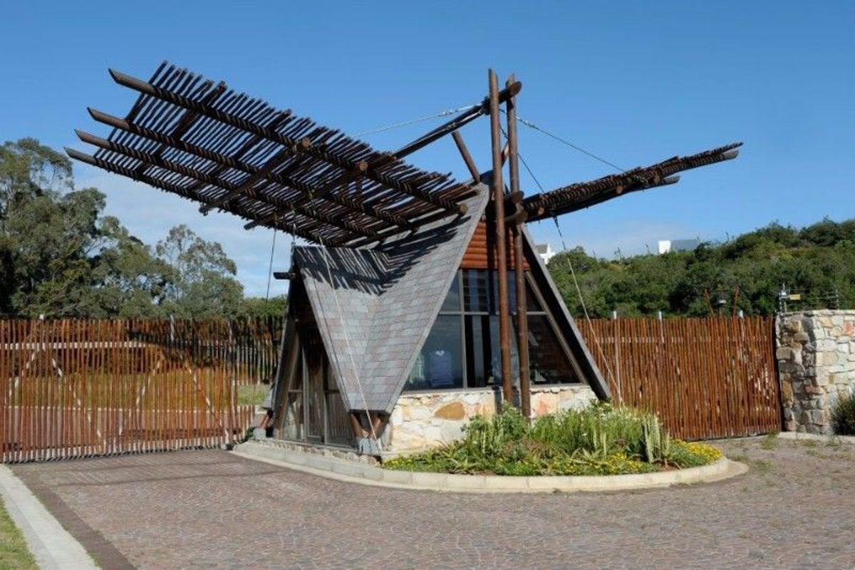 SUMMERSTRAND AMADADA ECO VILLAGE 3 BED APARTMENT FOR RENT - Photo 2