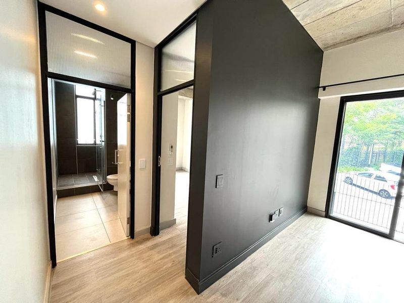 Unfurnished one bedroom one bath apartment in Sandton - Photo 8