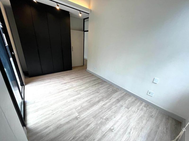Unfurnished one bedroom one bath apartment in Sandton - Photo 7