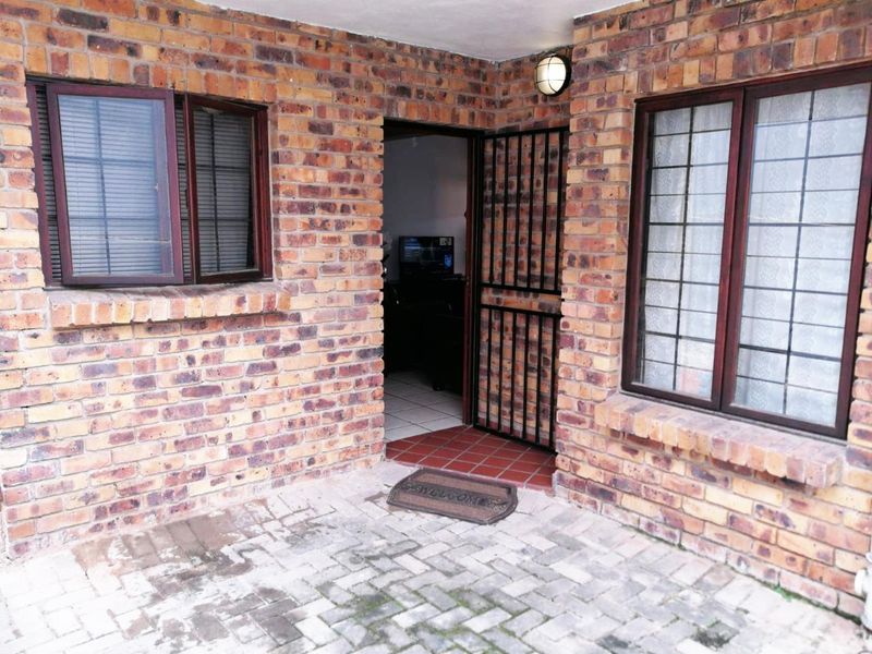 2 BEDROOM APARTMENT TO LET - Photo 3