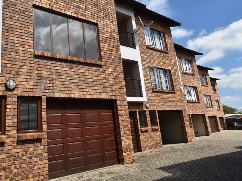 2 BEDROOM APARTMENT TO LET - Photo 2