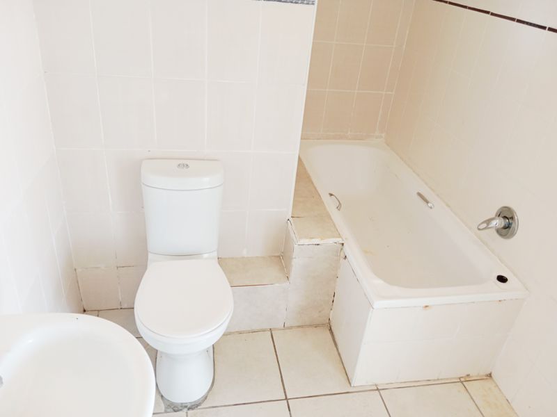 MALABAR 3 BED 2 BATH APARTMENT WITH PARKING FOR RENT - Photo 7