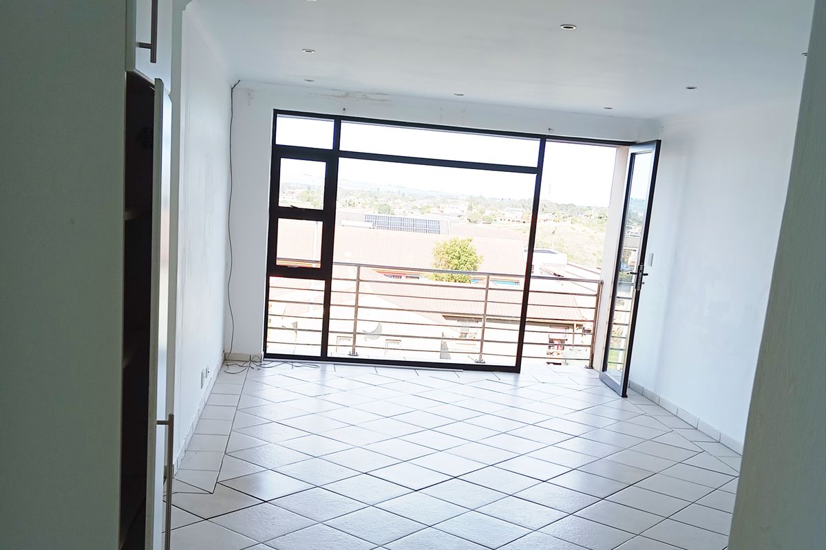 MALABAR 3 BED 2 BATH APARTMENT WITH PARKING FOR RENT - Photo 4