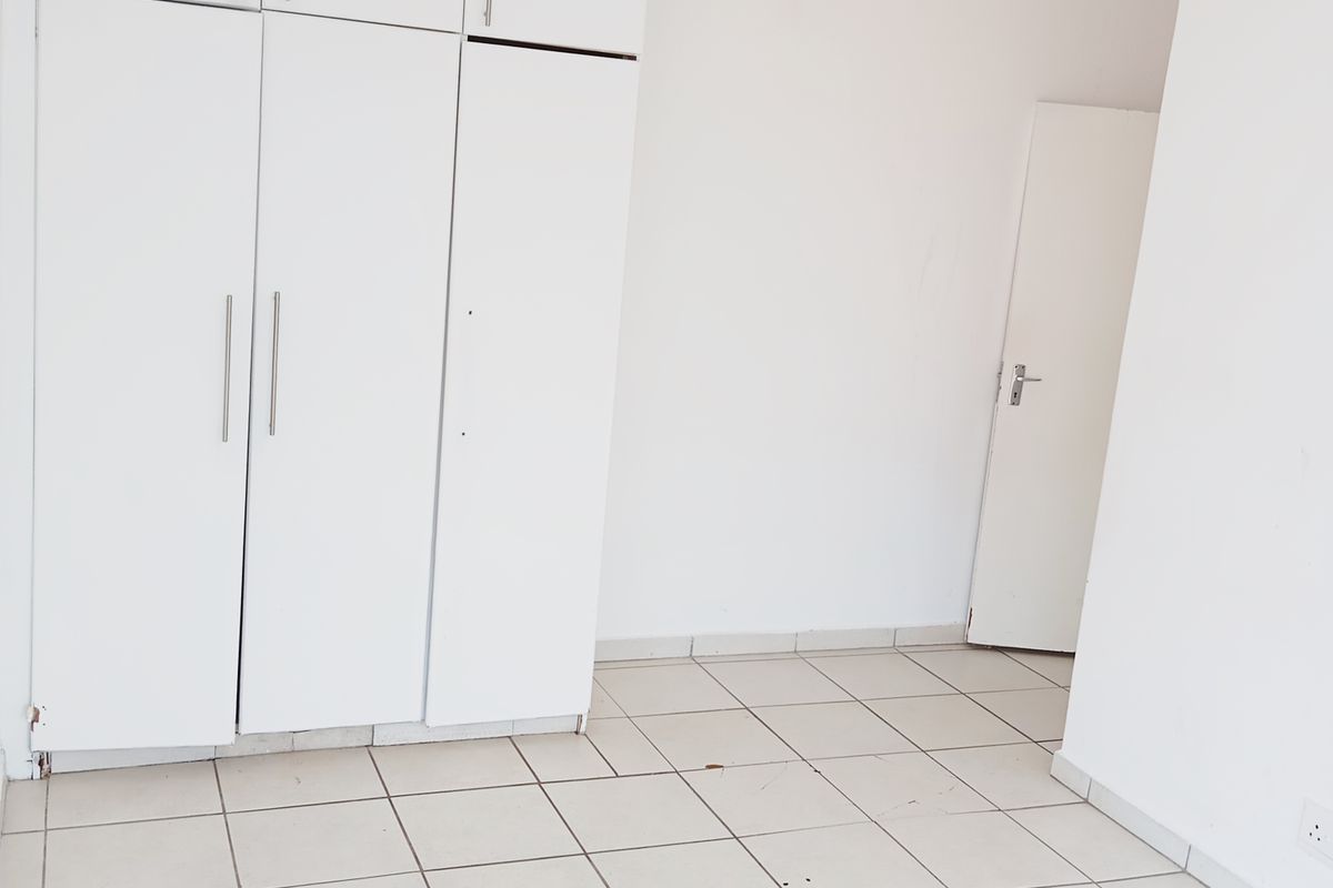MALABAR 3 BED 2 BATH APARTMENT WITH PARKING FOR RENT - Photo 5