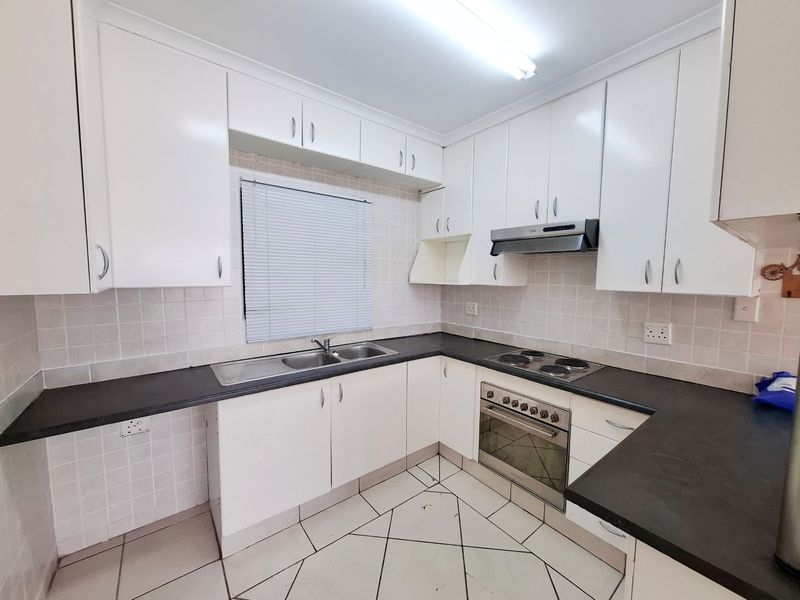 MALABAR 3 BED 2 BATH APARTMENT WITH PARKING FOR RENT - Photo 4