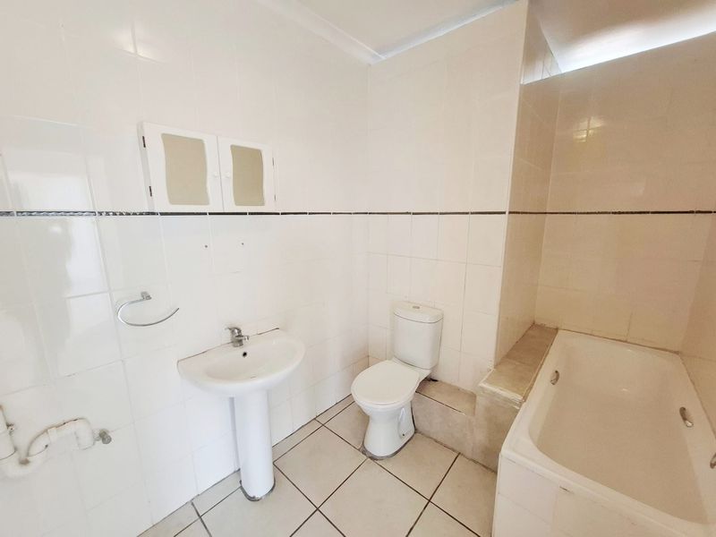 MALABAR 3 BED 2 BATH APARTMENT WITH PARKING FOR RENT - Photo 9