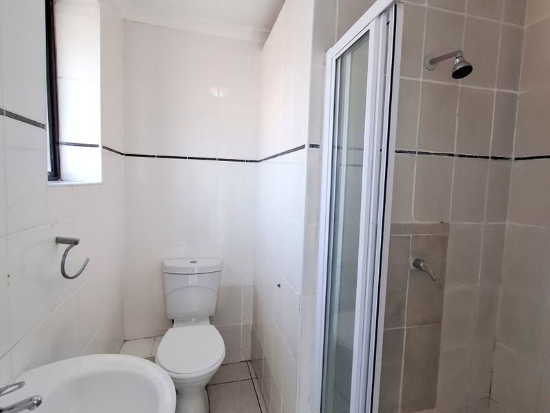MALABAR 3 BED 2 BATH APARTMENT WITH PARKING FOR RENT - Photo 7
