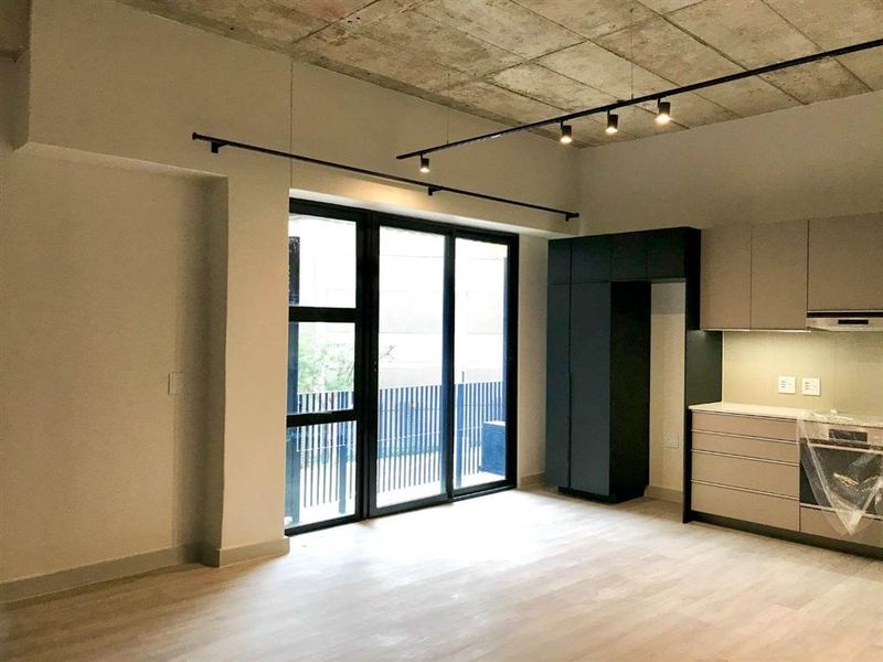 Unfurnished one bed one bath apartment - Photo 3