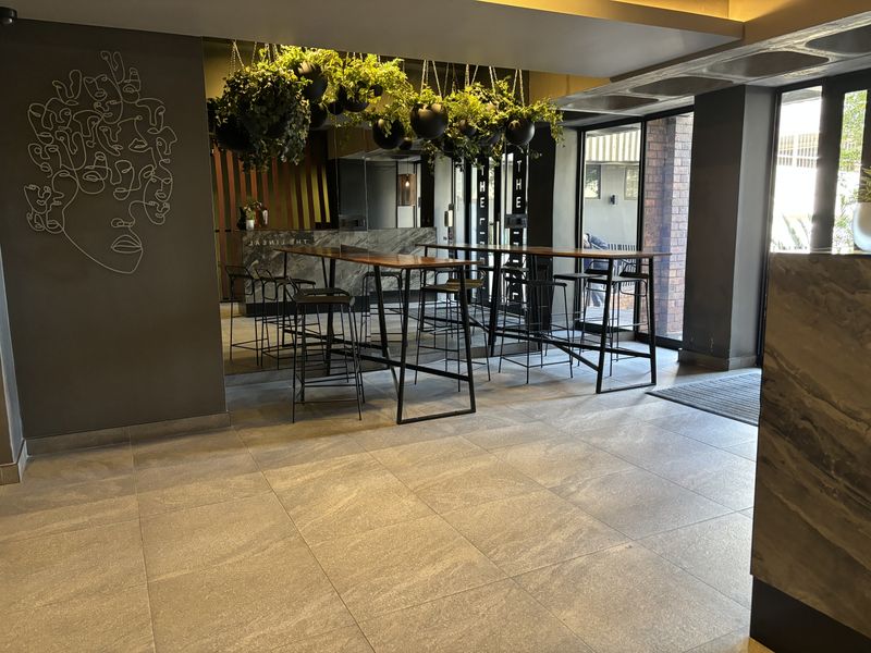 Unfurnished one bed one bath apartment - Photo 2