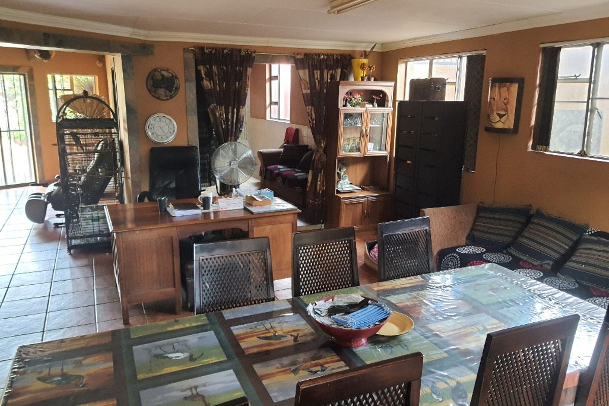 Luxury Living In Brenthurst - Photo 5