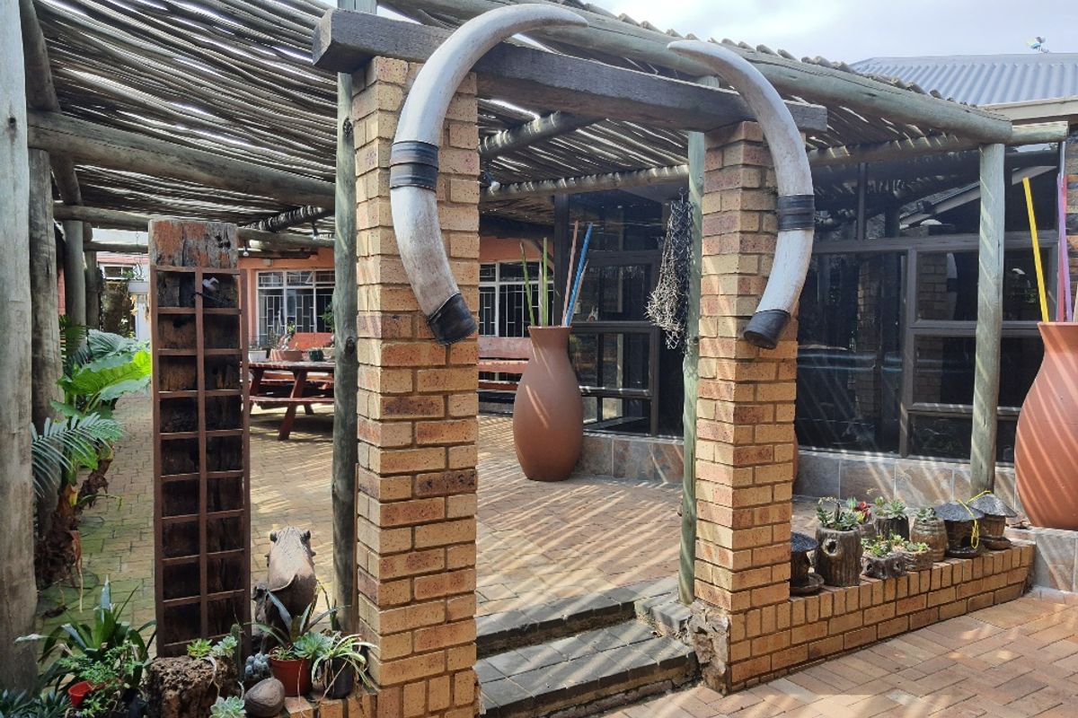 Luxury Living In Brenthurst - Photo 3