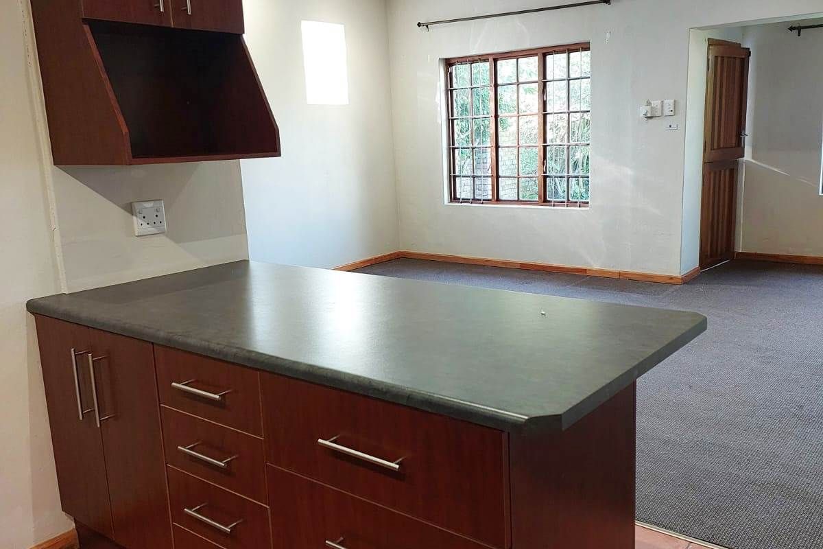 WALMER STUDIO / BACHELOR GARDEN COTTAGE FOR RENT - Photo 3