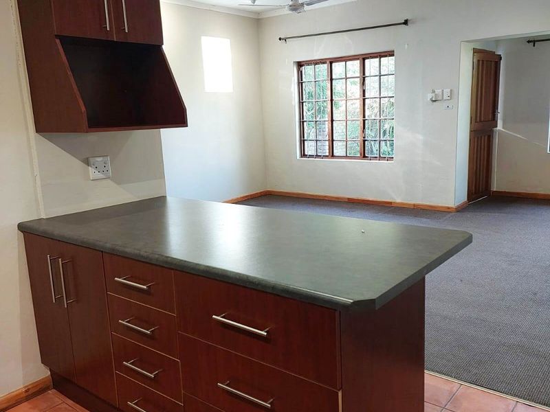 WALMER STUDIO / BACHELOR GARDEN COTTAGE FOR RENT - Photo 3