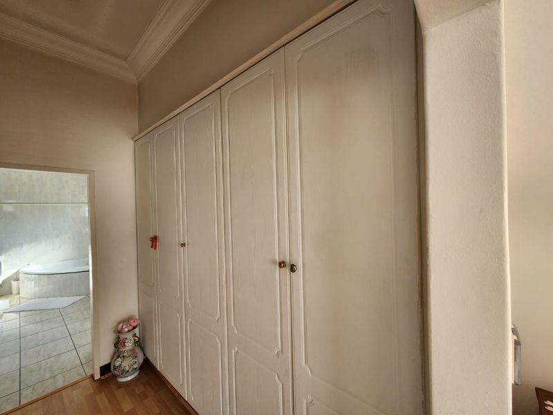 Immaculate Home in Dalpark Proper - Photo 10