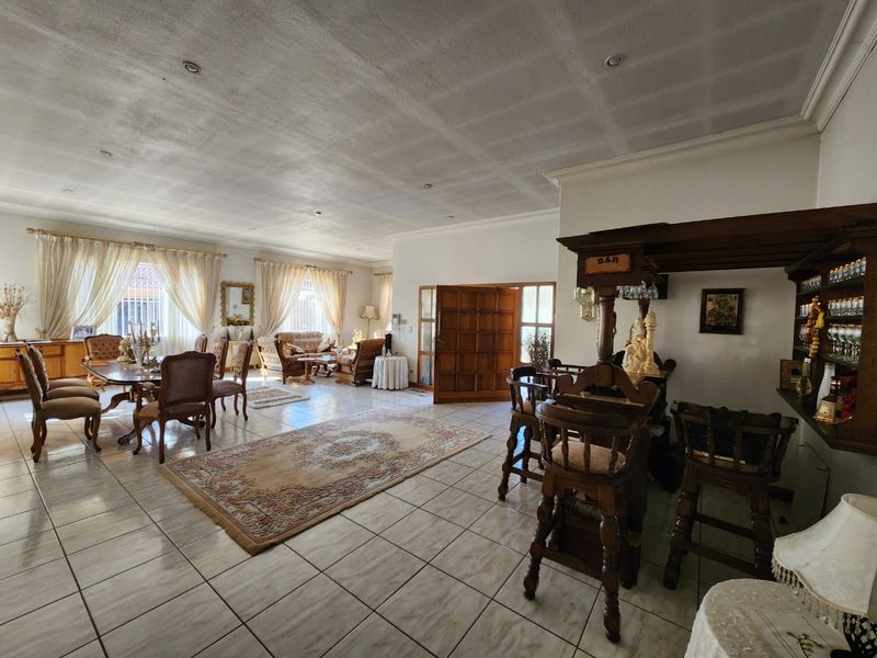 Immaculate Home in Dalpark Proper - Photo 9