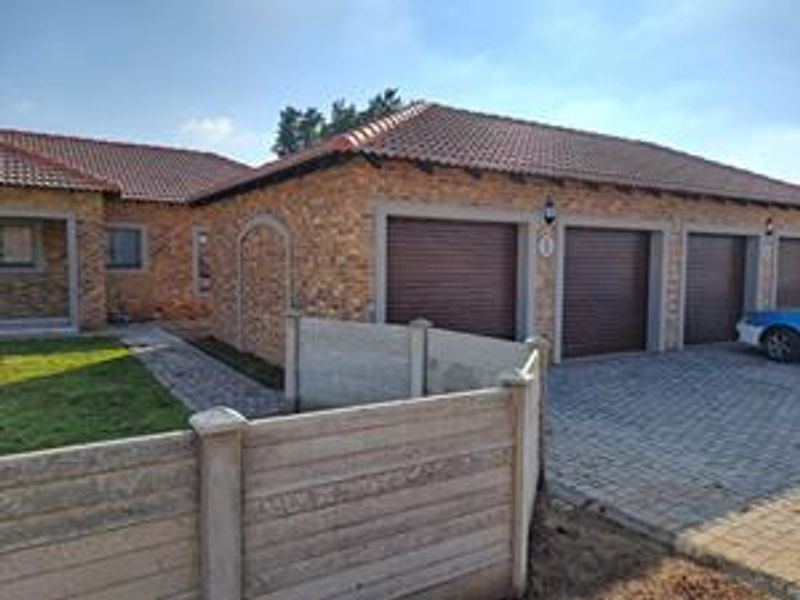 2 Bedroom Townhouse in Riversdale Meyerton to RENT - Photo 1