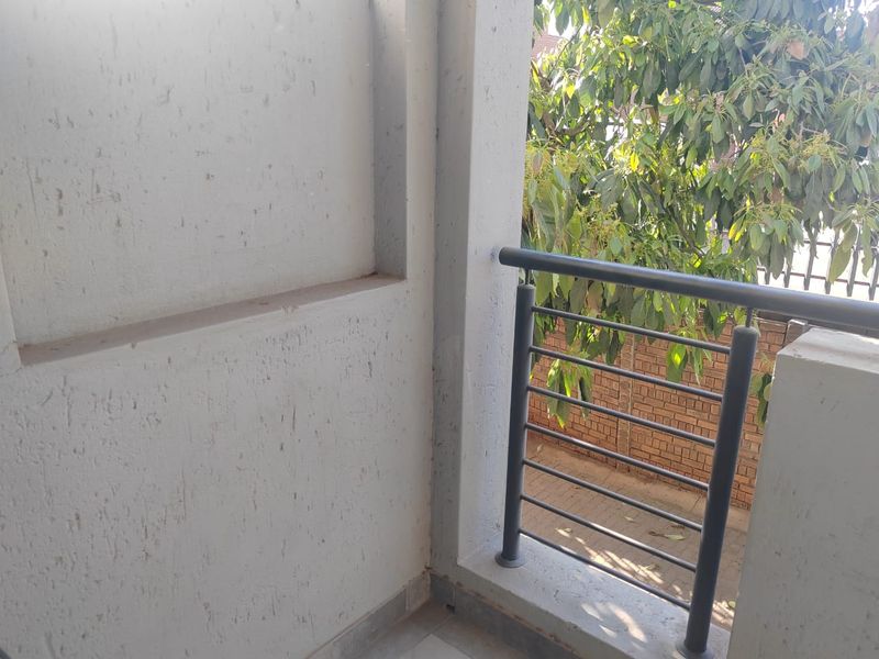 Reduced !  2 BED 2 BATH - great for investors - Photo 10