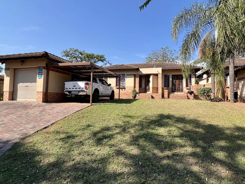 Neat Three Bedroom, Two Bathroom, Pet Friendly Home in Secured Complex - Photo 1