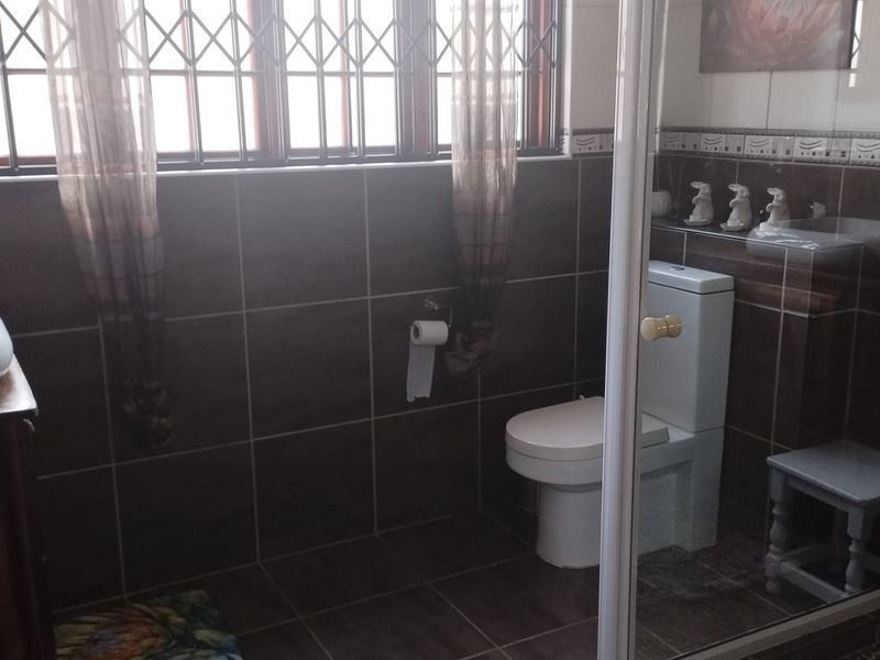 Bachelor Flat To Let in Eco Park. - Photo 6