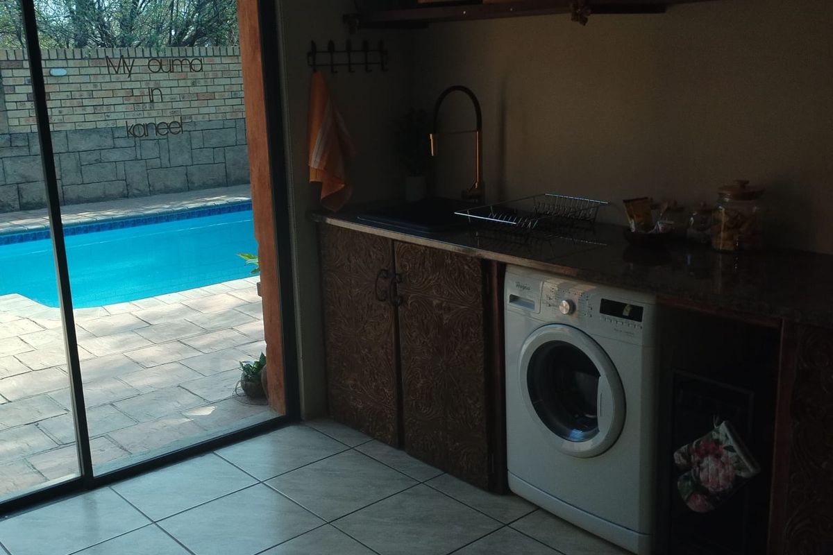 Bachelor Flat To Let in Eco Park. - Photo 5