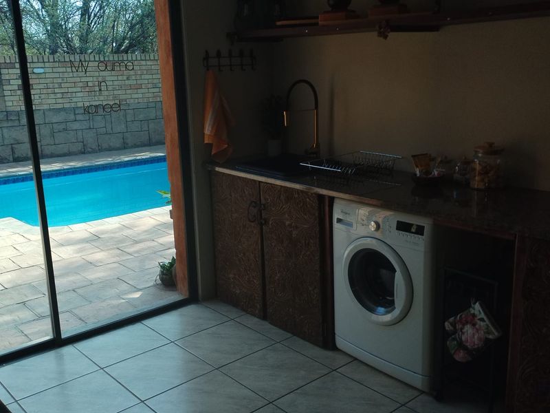 Bachelor Flat To Let in Eco Park. - Photo 5