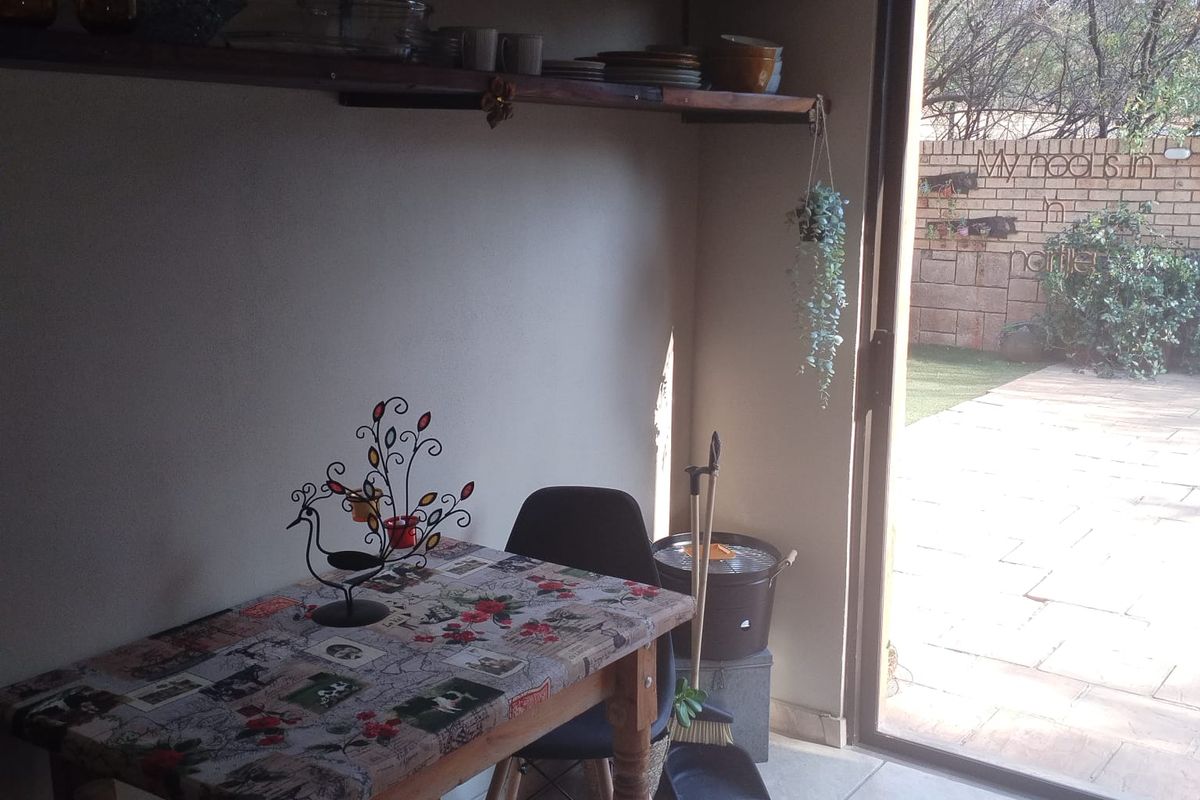 Bachelor Flat To Let in Eco Park. - Photo 4