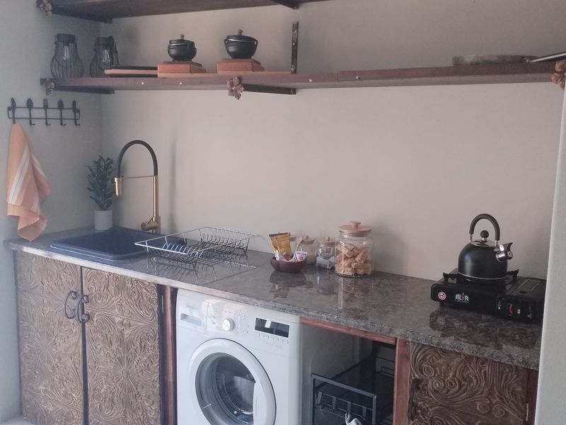 Bachelor Flat To Let in Eco Park. - Photo 3