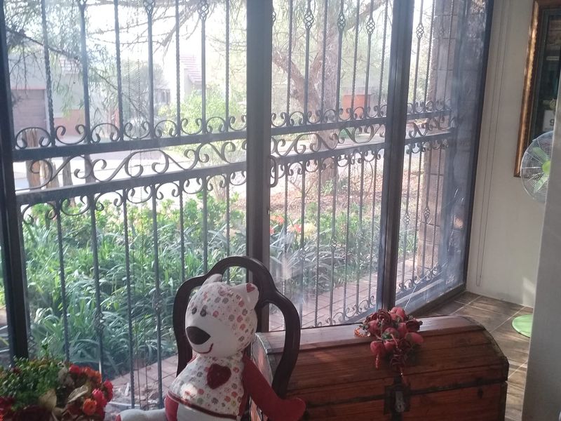 Bachelor Flat To Let in Eco Park. - Photo 9