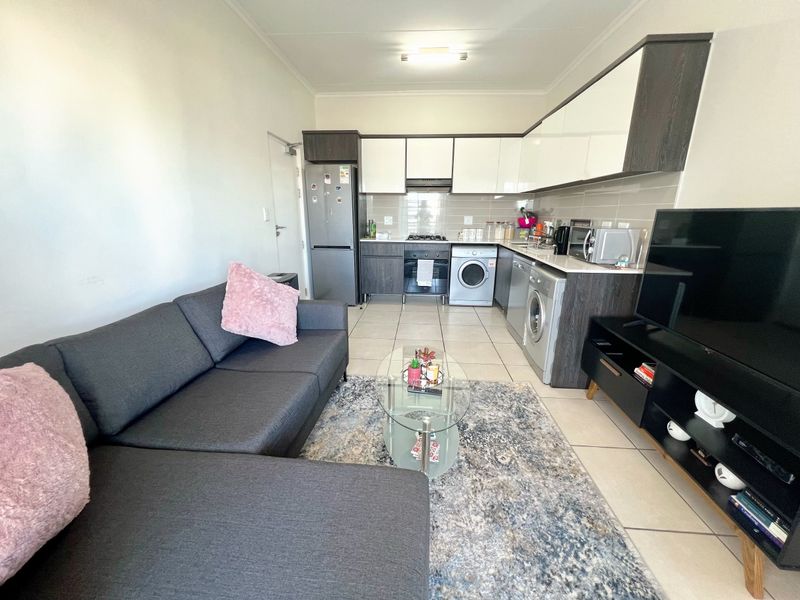 COZY & MODERN LIVING 1 BEDROOM APARTMENT - 1st JUNE 2026 - Photo 1