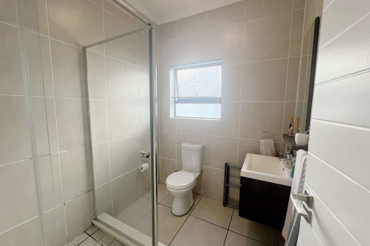 COZY & MODERN LIVING 1 BEDROOM APARTMENT - 1st JUNE 2026 - Photo 5